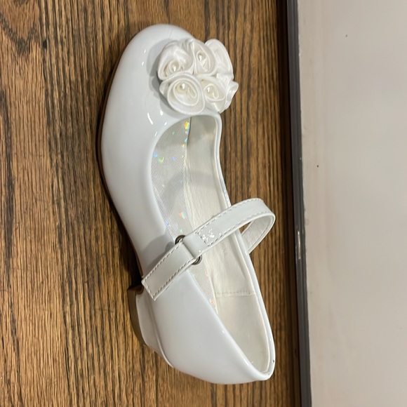 Gorgeous girls shoes in great condition - Picture 2 of 4